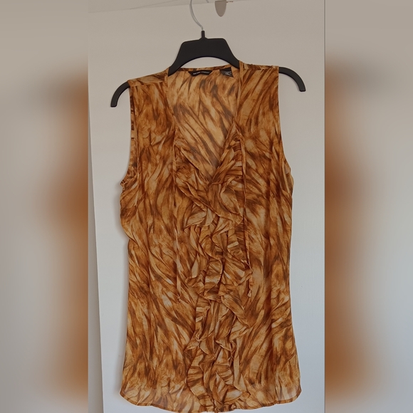 Sleevless Ruffeled Blouse - Picture 2 of 3